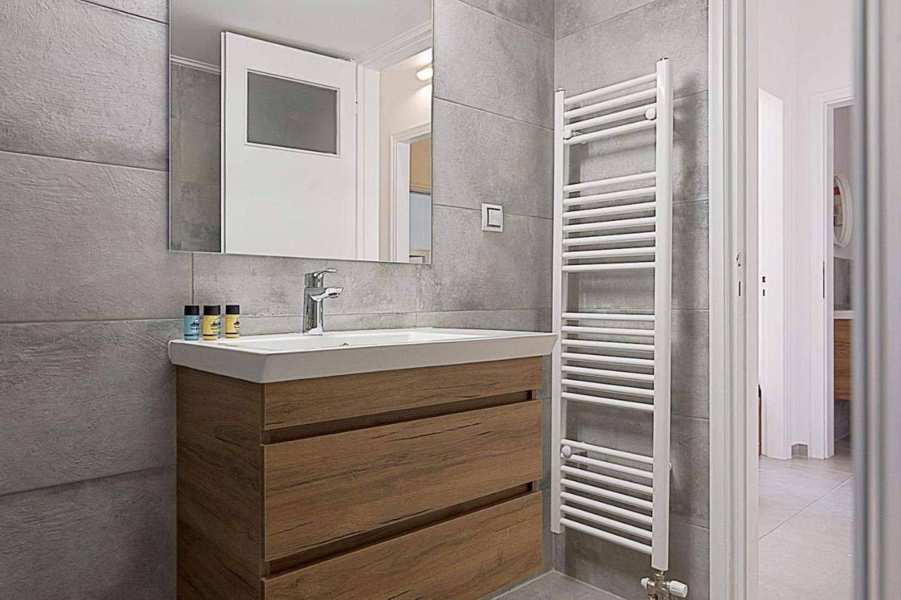 Spacious two bedroom apartment in Central location Atenas Exterior foto
