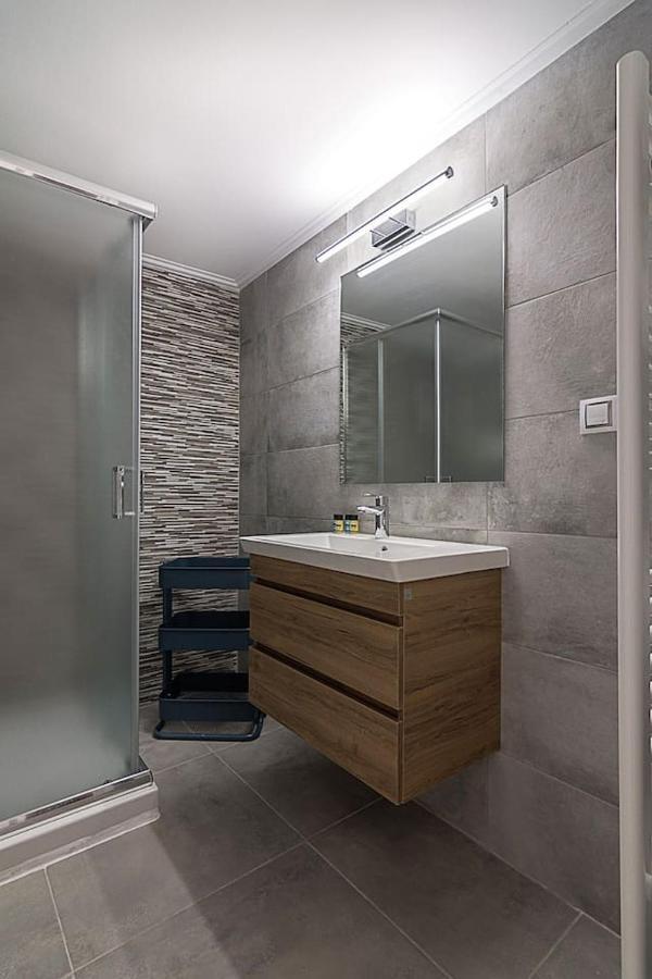 Spacious two bedroom apartment in Central location Atenas Exterior foto